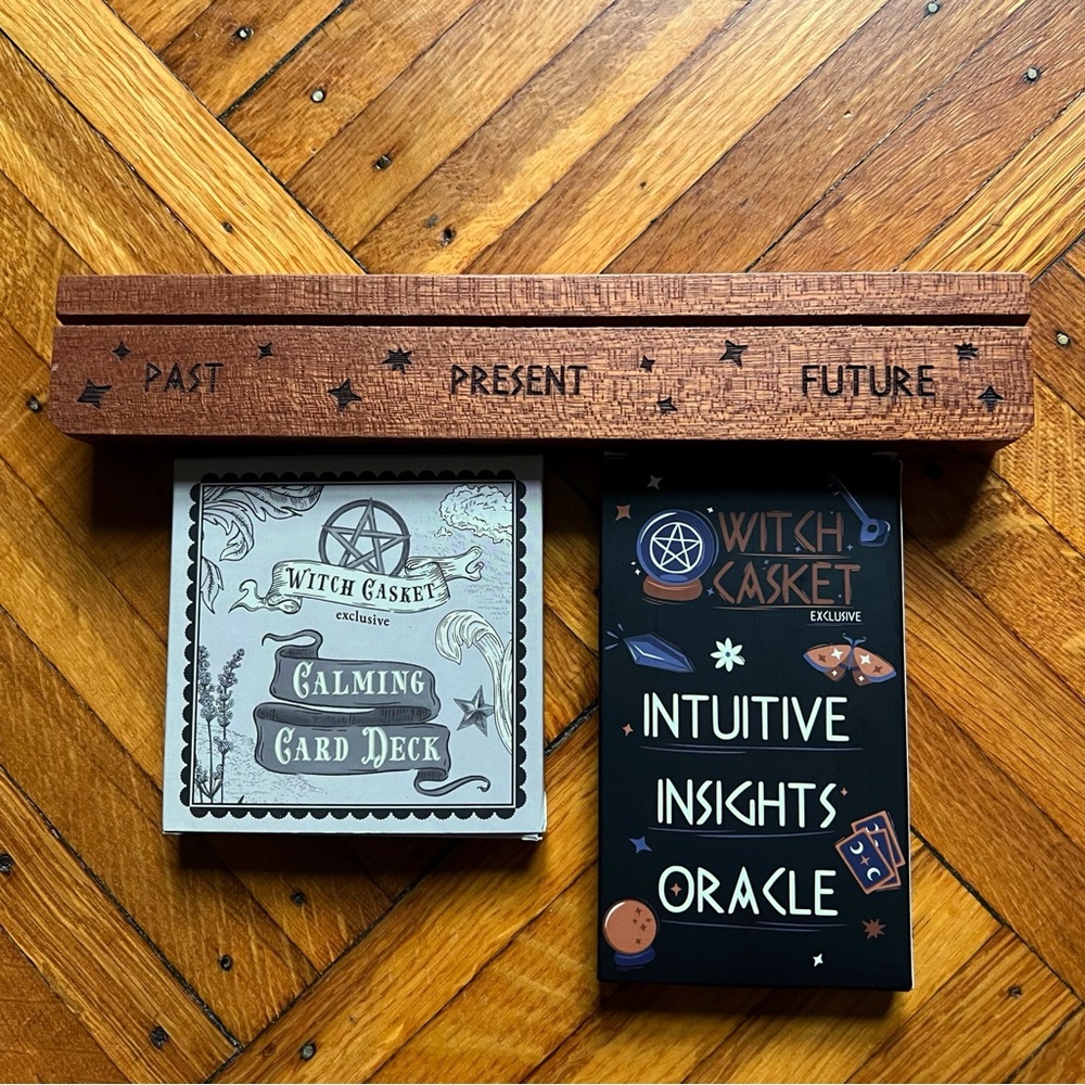 ⭐️SET OF 2⭐️ Inspirational Oracle Card Decks + Carved Wooden Holder - Picture 2 of 4